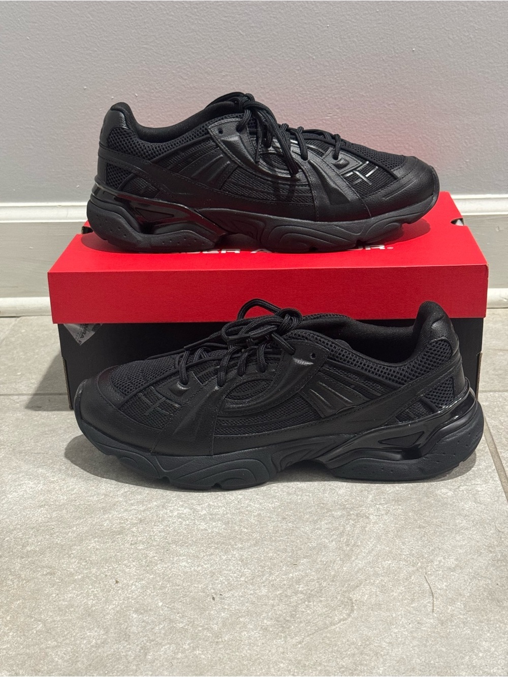 Size 10- Under Armour UA Sola Ultimate Black